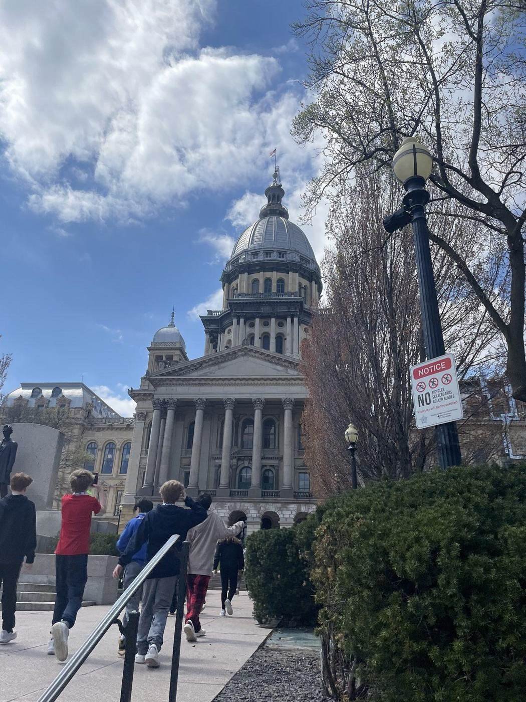 Illinois State Capitol in Springfield, seat of the agencies that set public-work bidding rules